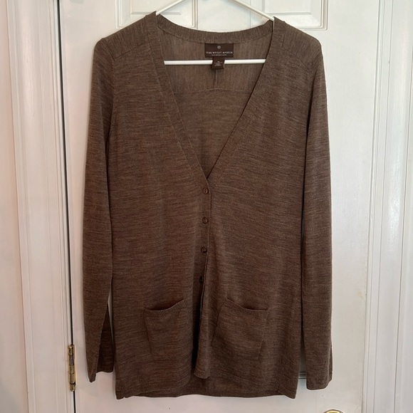 Fenn Wright Manson 100% Merino Wool Brown V Neck Button Cardigan‎ Sweater Size M - Picture 1 of 11